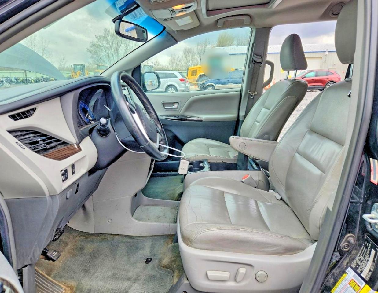 2015 TOYOTA SIENNA XLE 8-PASSENGER photo 7