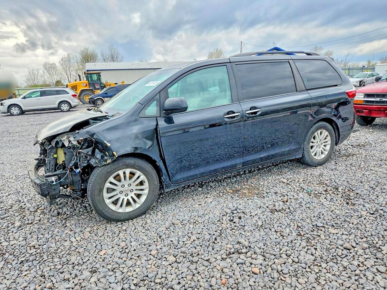 2015 TOYOTA SIENNA