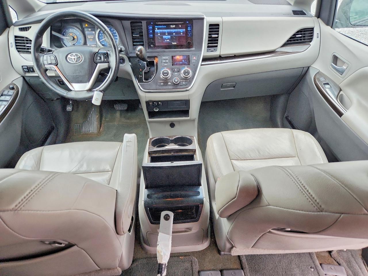 2015 TOYOTA SIENNA XLE 8-PASSENGER photo 8