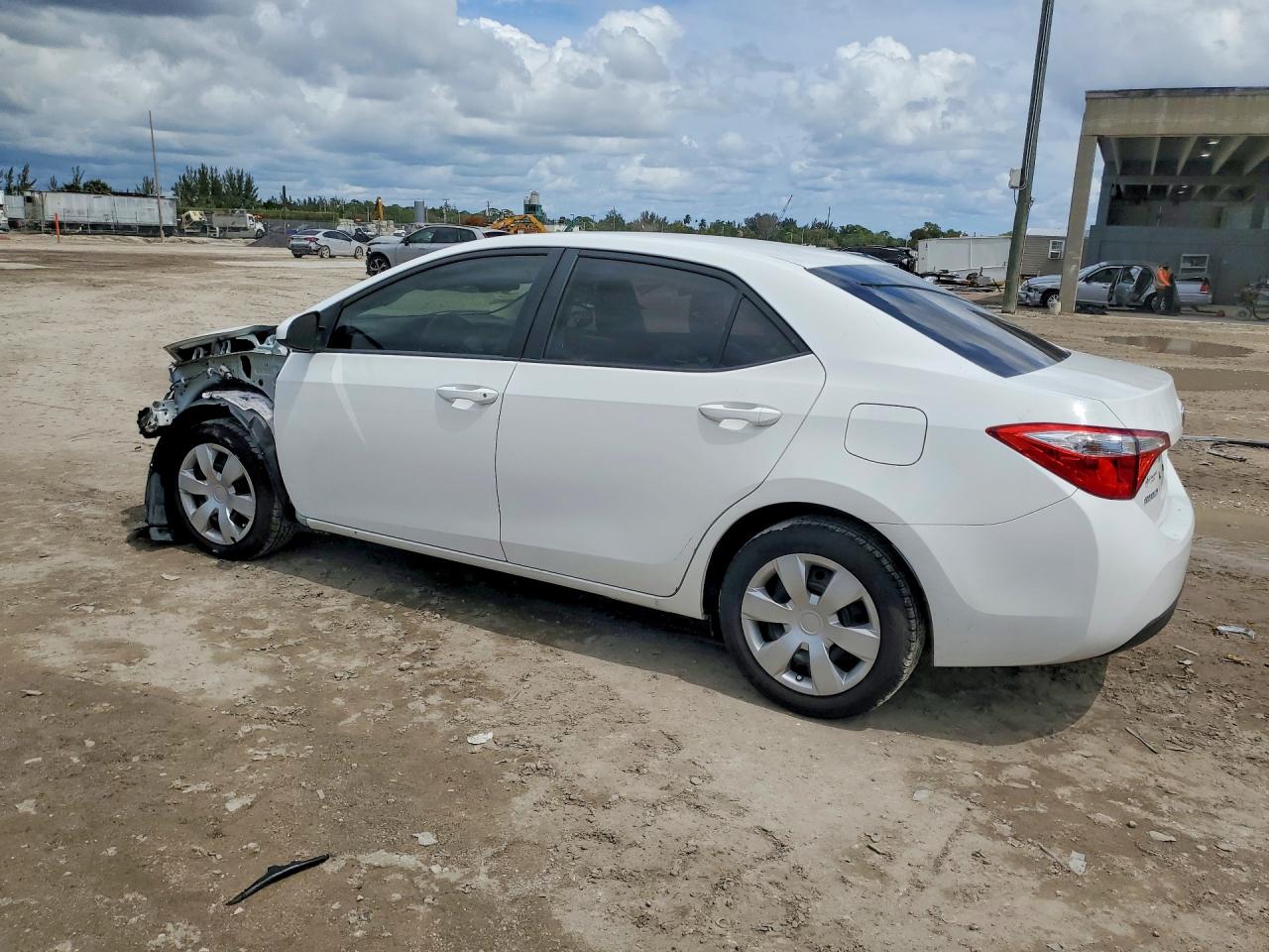 2016 TOYOTA COROLLA LE photo 2