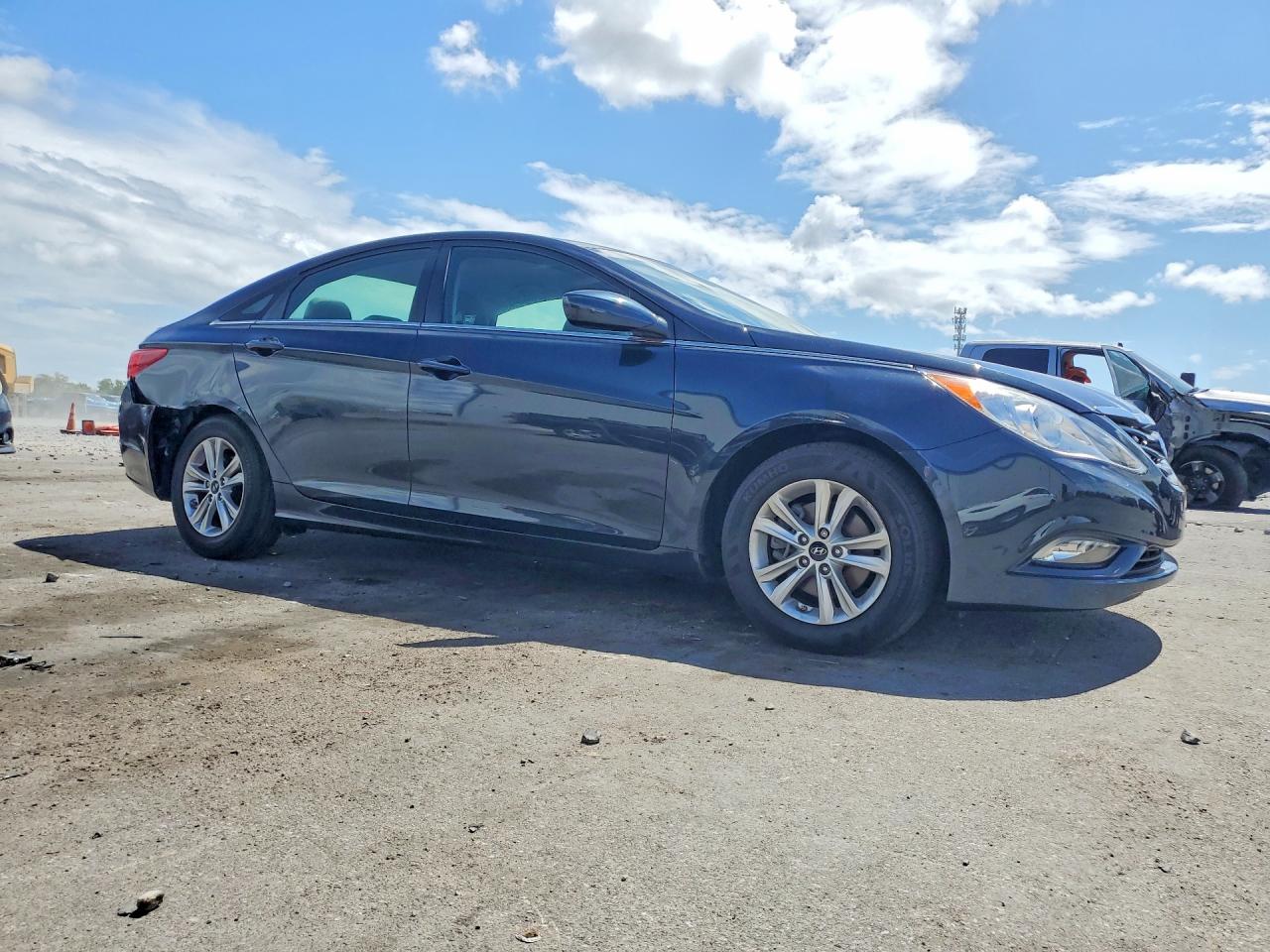 2013 HYUNDAI SONATA GLS photo 4