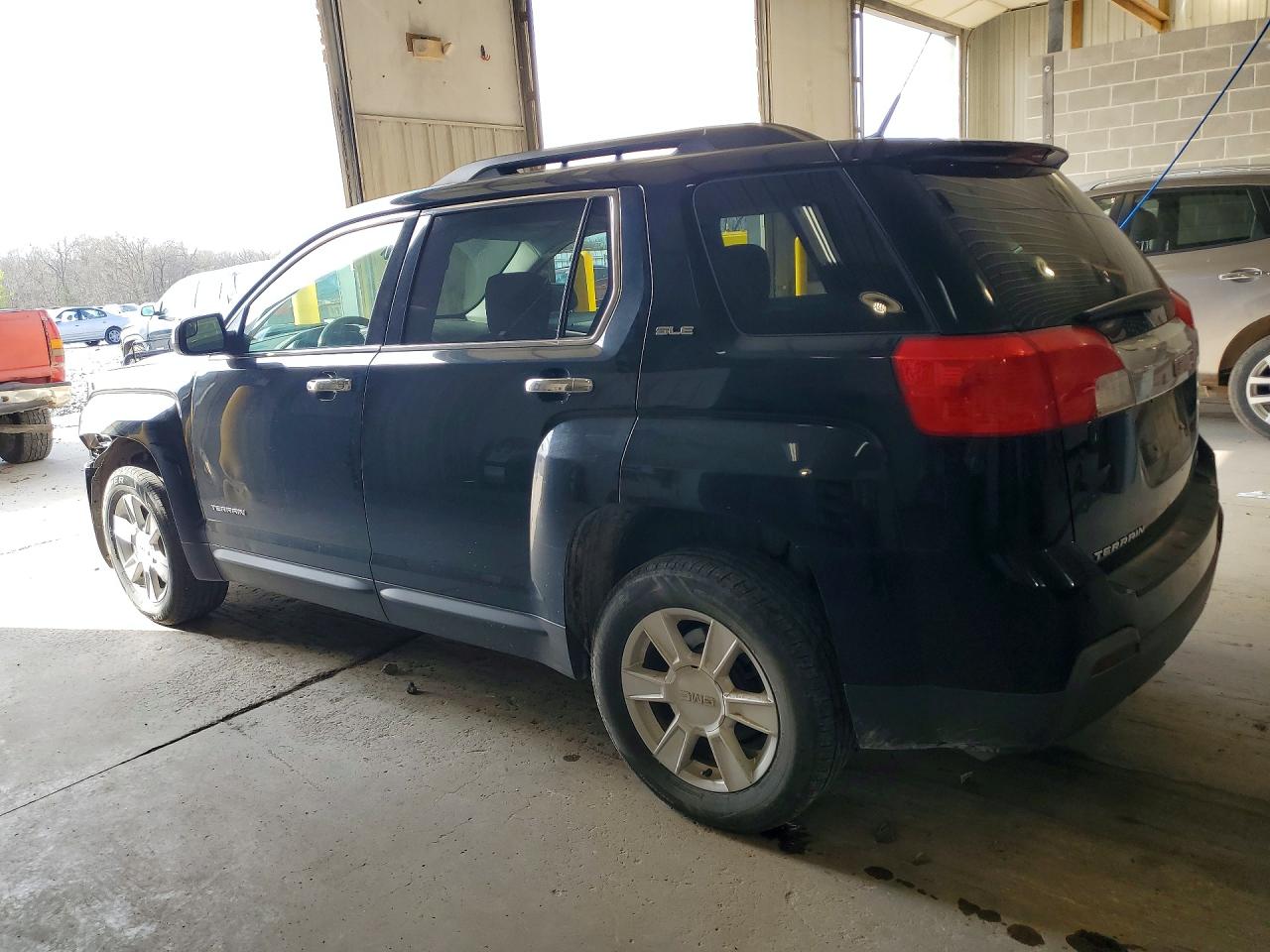 2012 GMC TERRAIN SLE photo 2