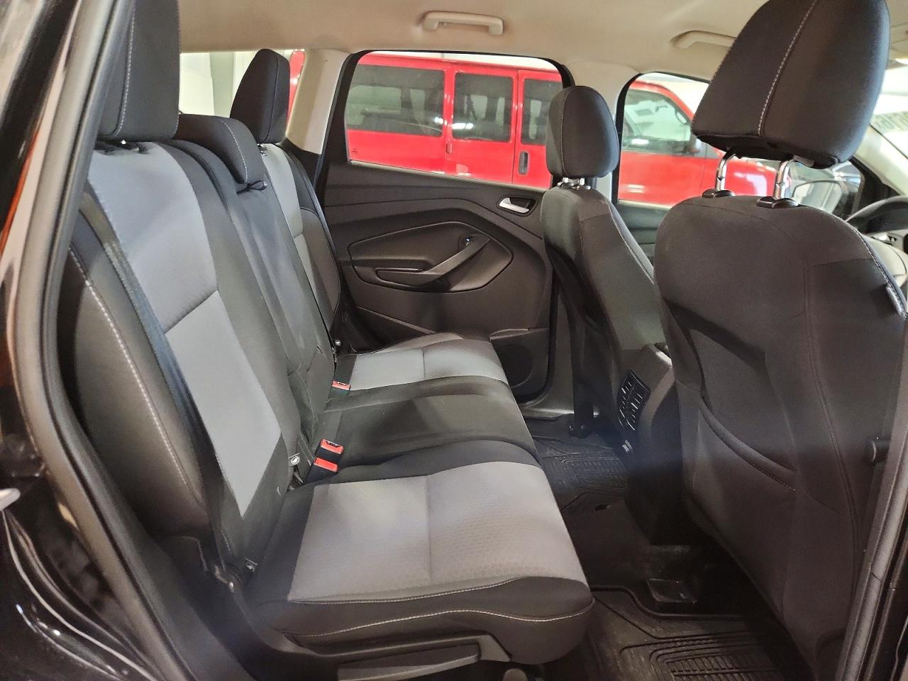 2017 FORD ESCAPE SE photo 31