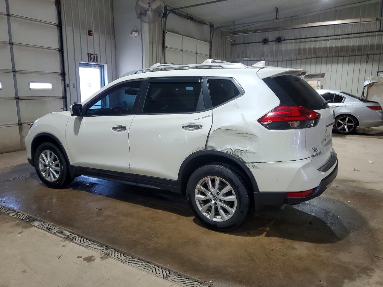 2017 NISSAN ROGUE SV photo 3