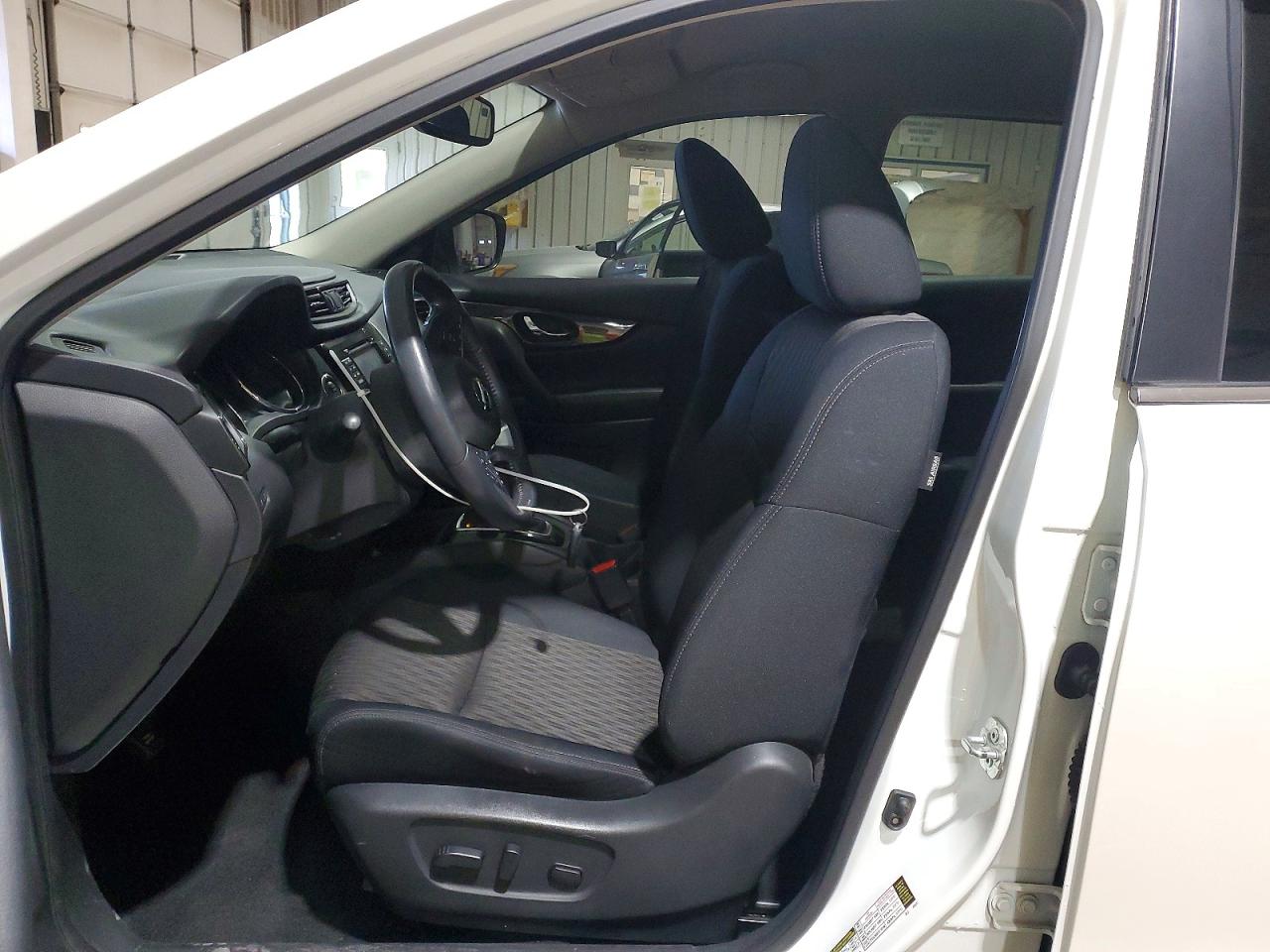 2017 NISSAN ROGUE SV photo 13