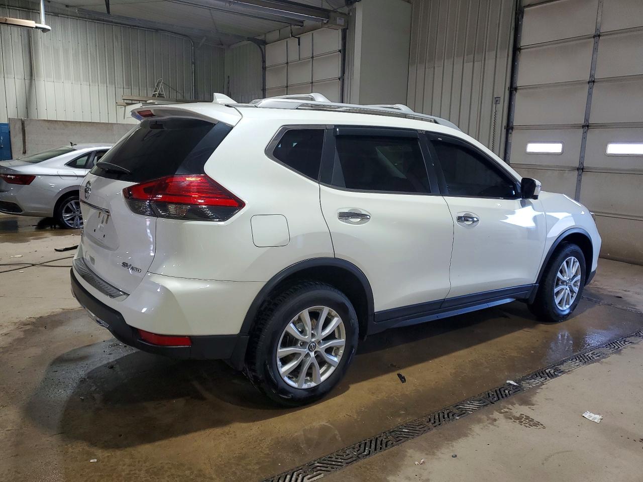 2017 NISSAN ROGUE SV photo 5