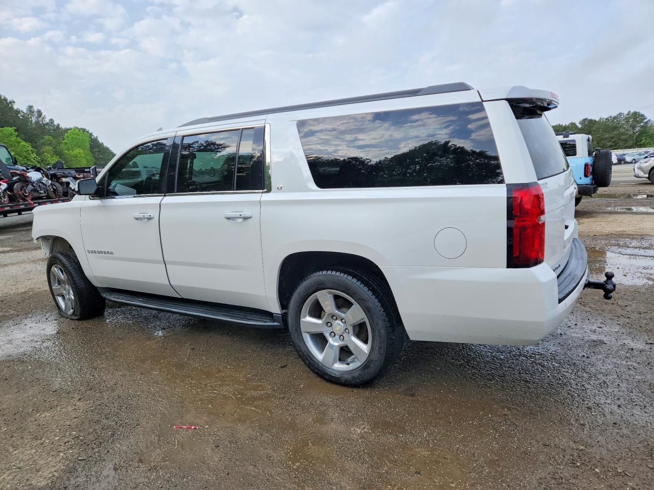 2018 CHEVROLET SUBURBAN C1500 LT photo 3