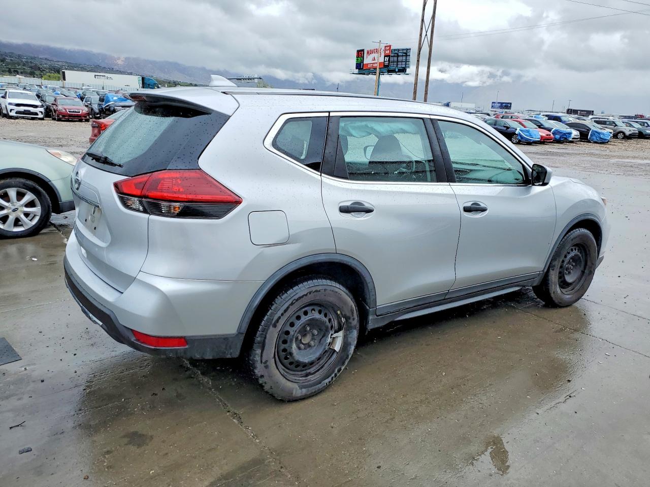 2018 NISSAN ROGUE S photo 5