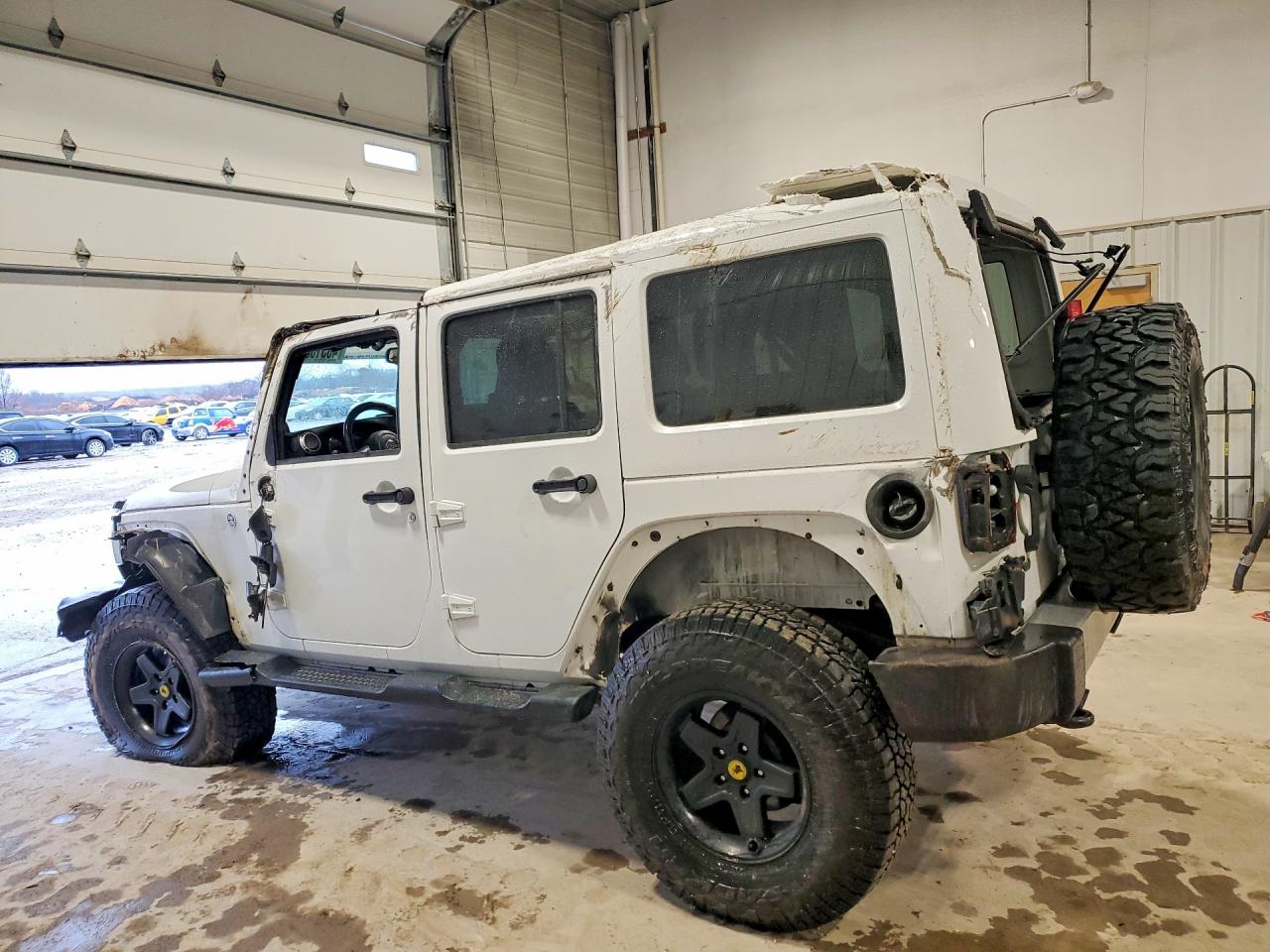 2013 JEEP WRANGLER UNLIMITED SAHARA photo 4