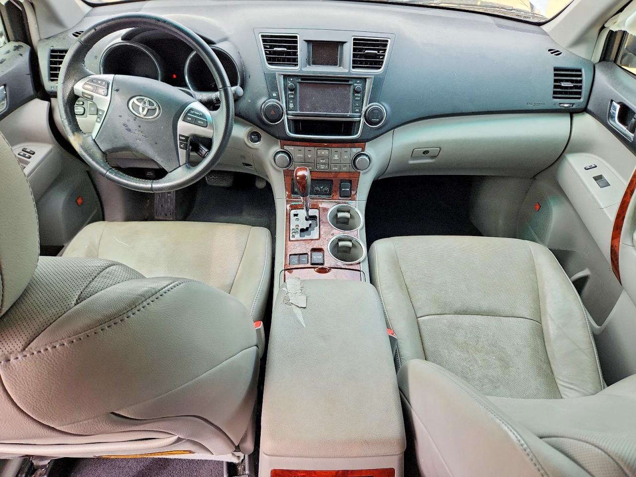 2013 TOYOTA HIGHLANDER LIMITED photo 15