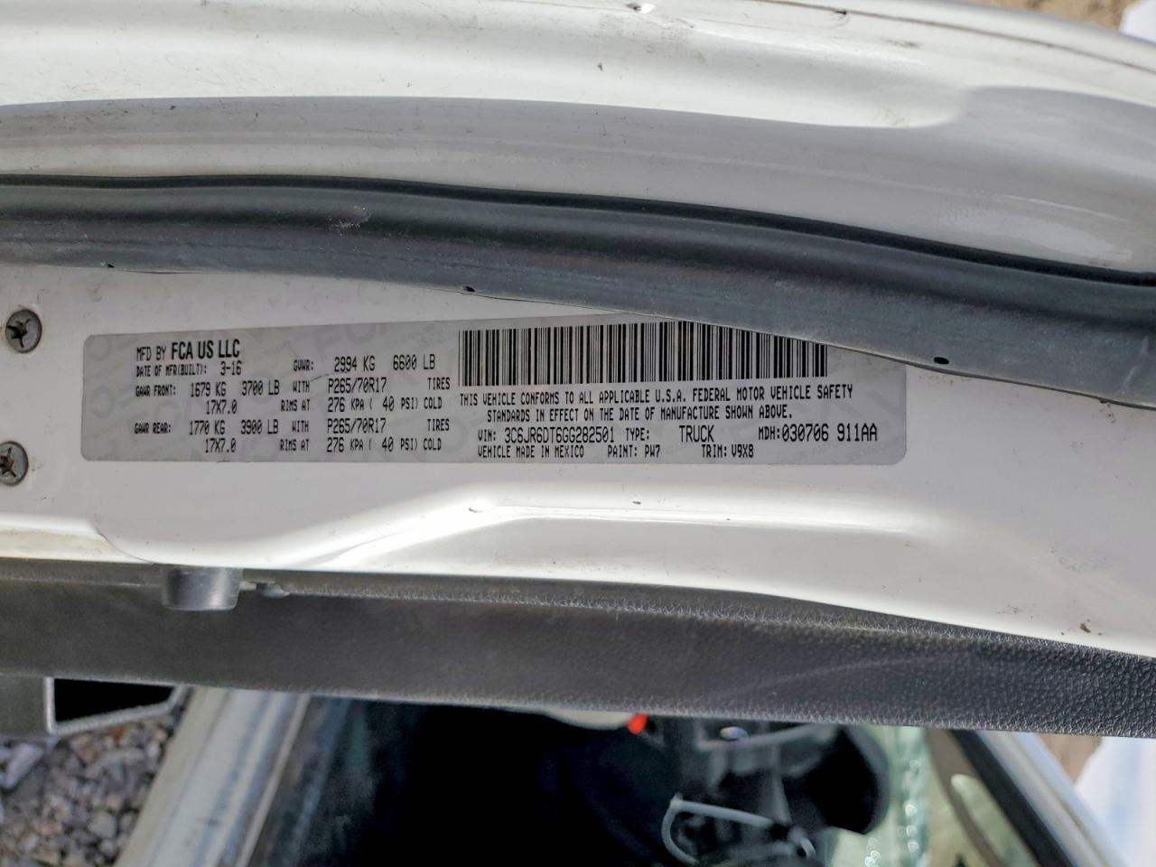 2016 RAM 1500 ST photo 12