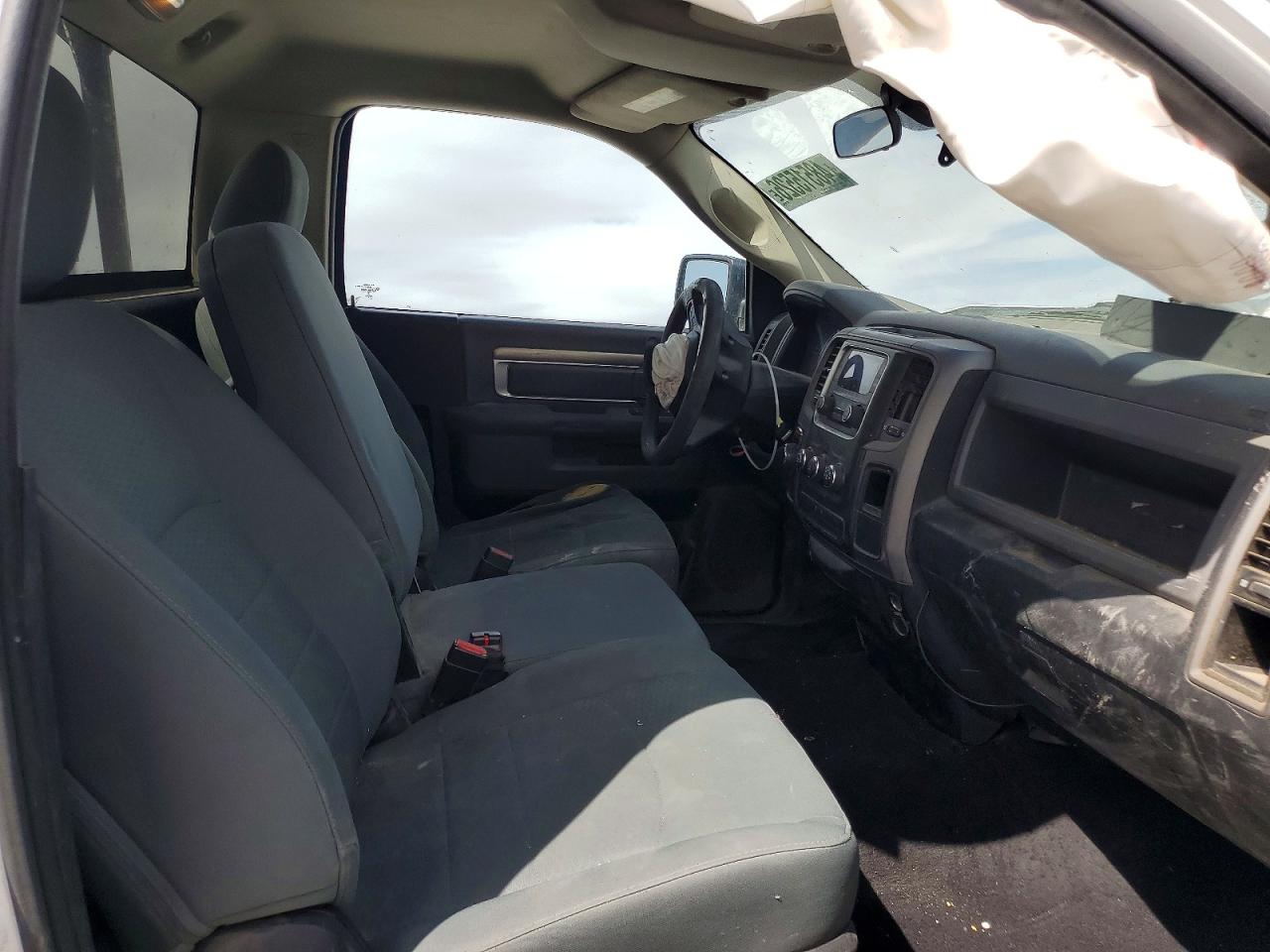 2016 RAM 1500 ST photo 10