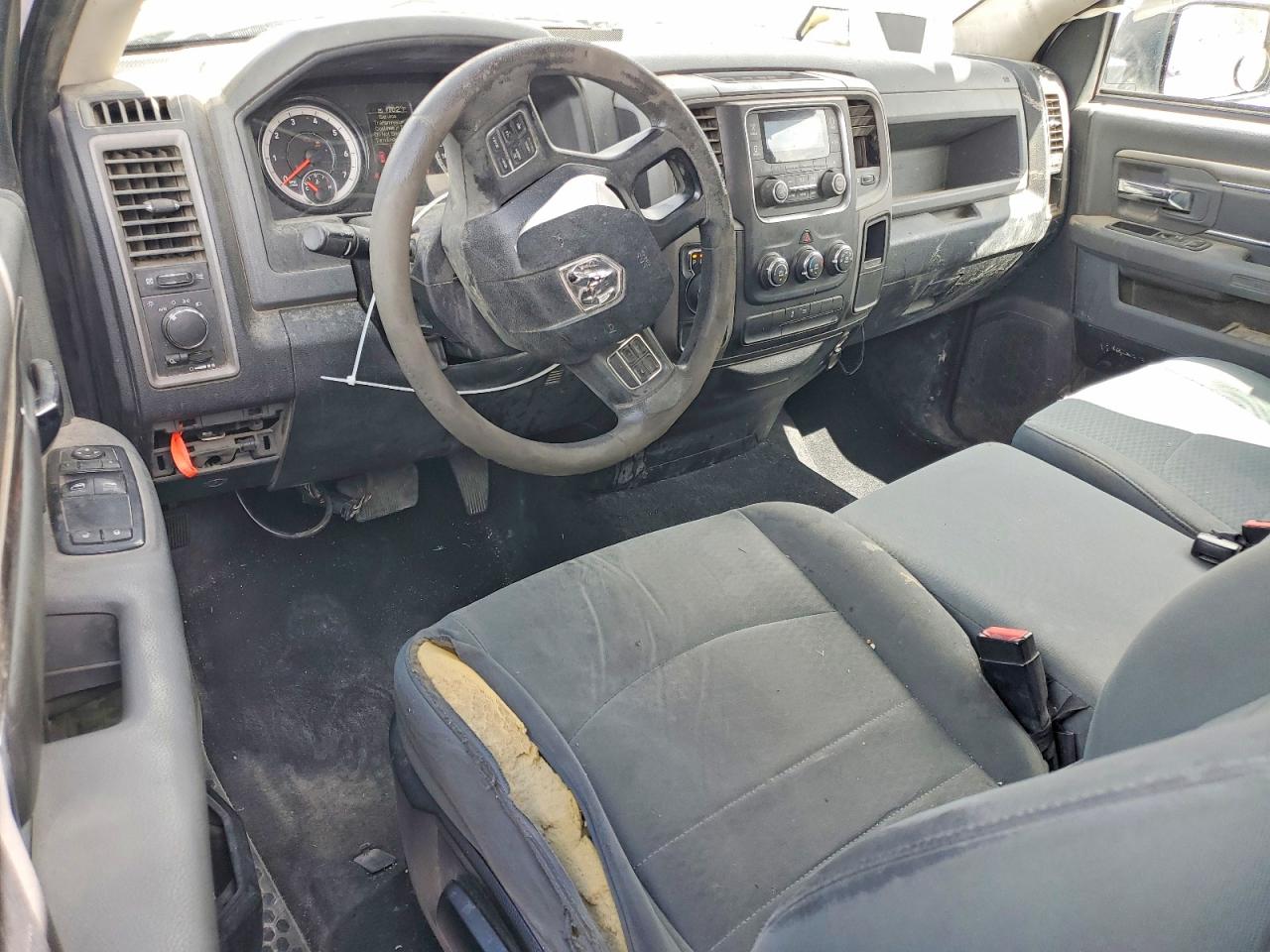 2016 RAM 1500 ST photo 8