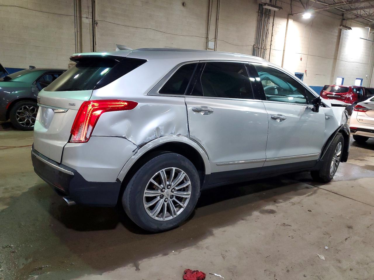 2017 CADILLAC XT5 LUXURY photo 3