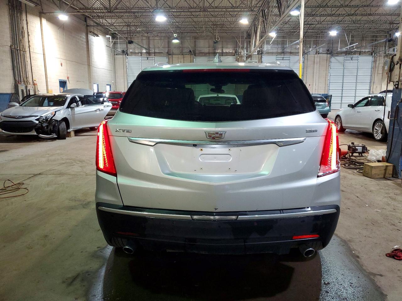 2017 CADILLAC XT5 LUXURY photo 6