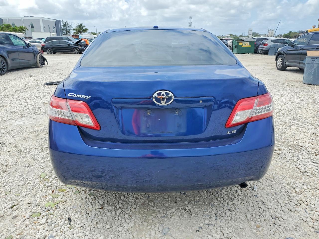 2010 TOYOTA CAMRY LE photo 11
