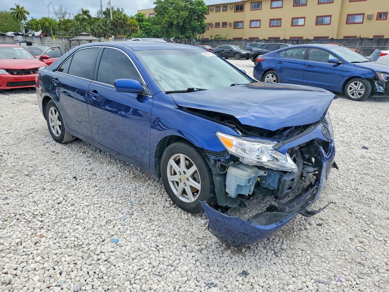 2010 TOYOTA CAMRY LE photo 7
