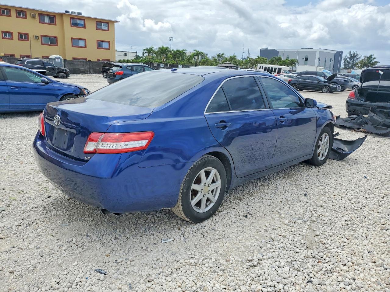 2010 TOYOTA CAMRY LE photo 5