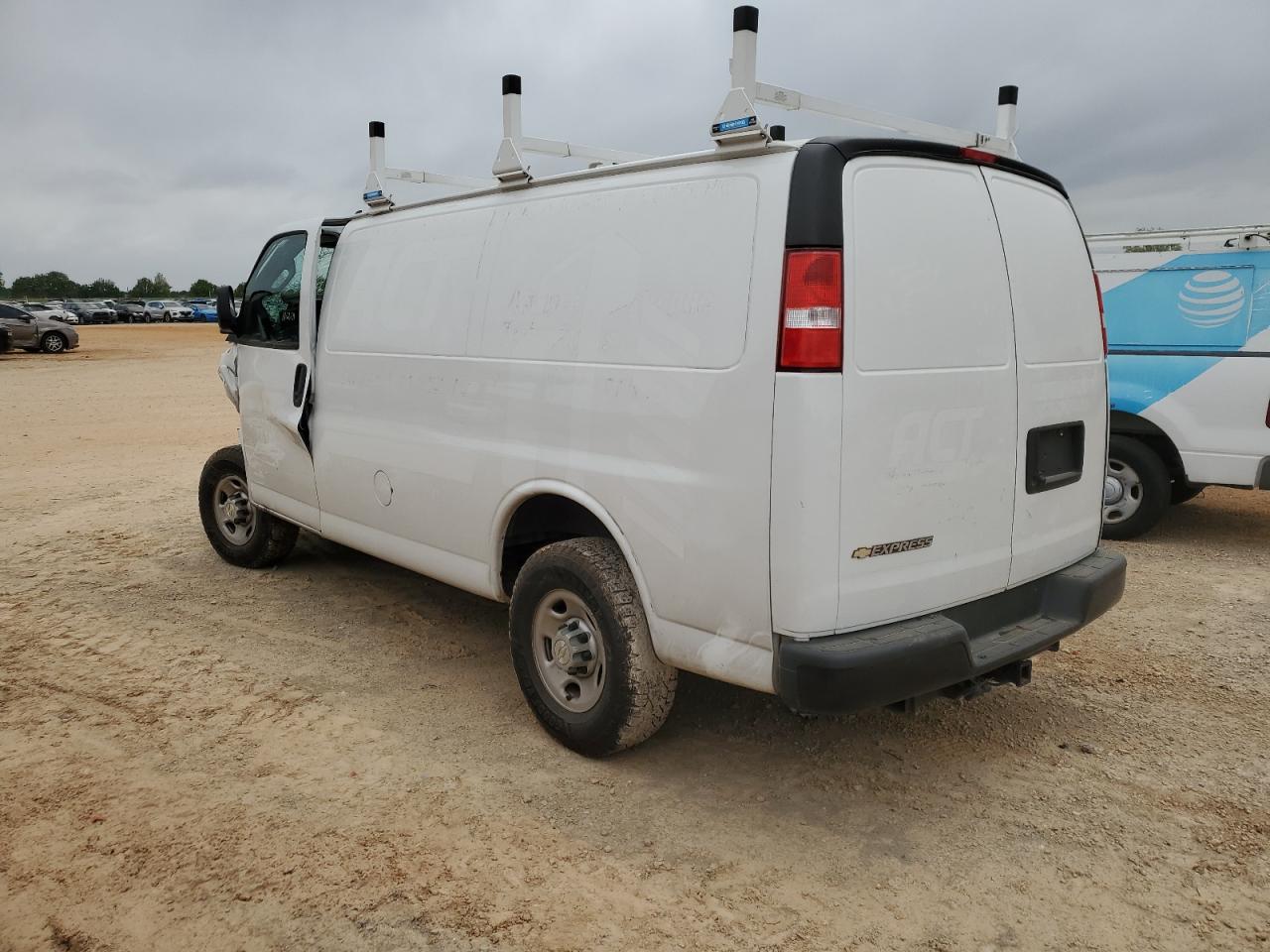 2020 CHEVROLET EXPRESS G3500 photo 4