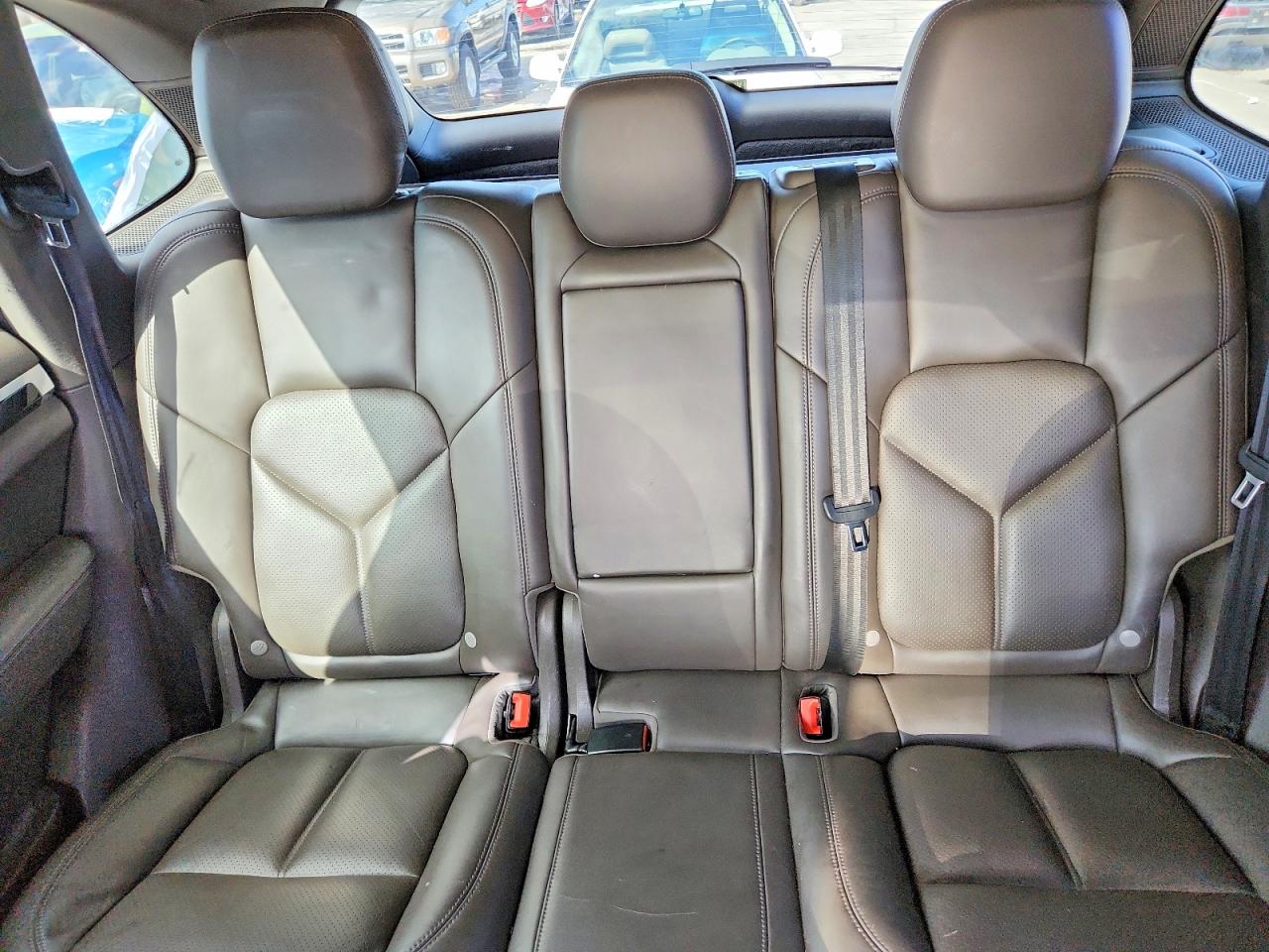 2016 PORSCHE CAYENNE S photo 19