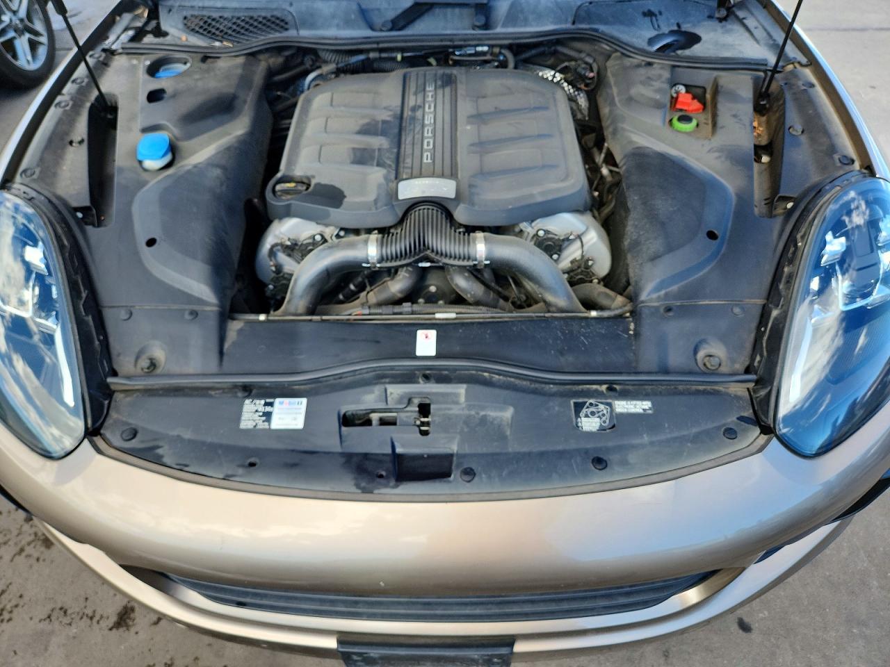 2016 PORSCHE CAYENNE S photo 23