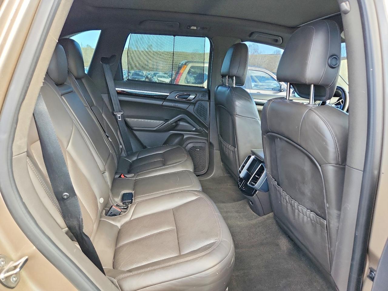 2016 PORSCHE CAYENNE S photo 21