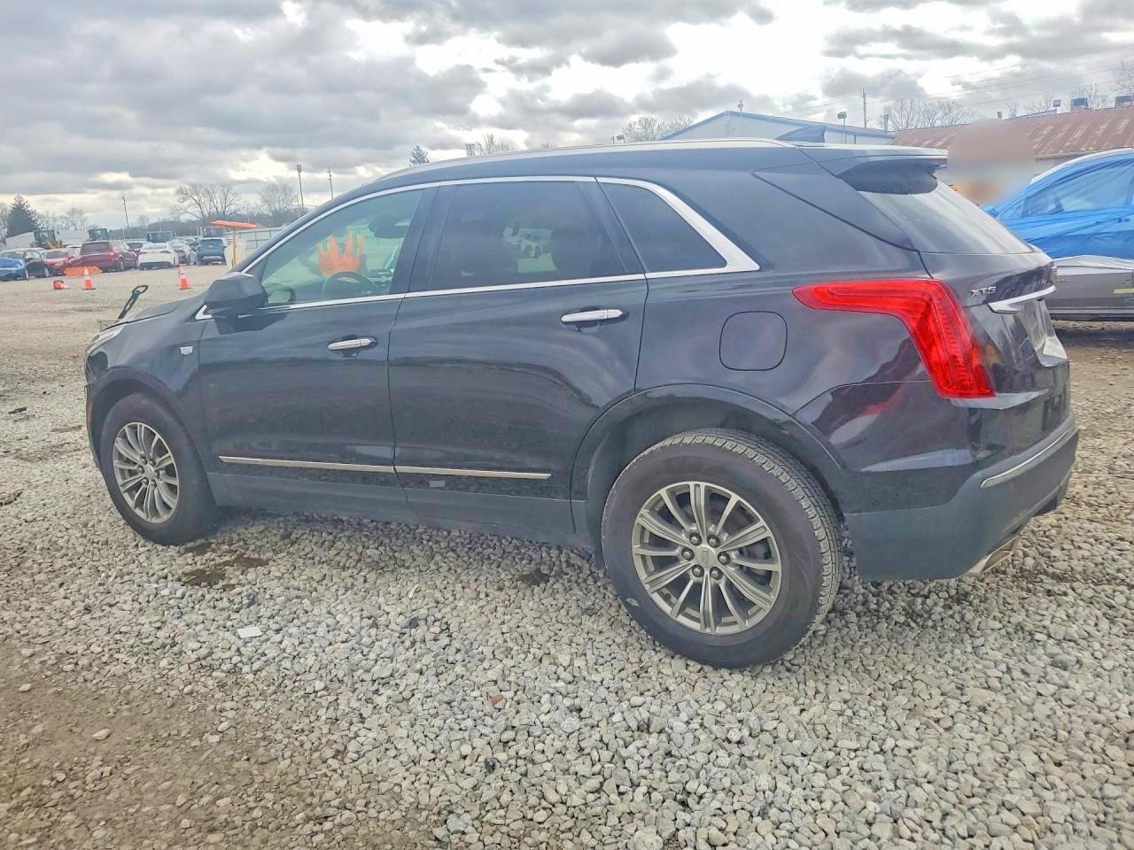 2017 CADILLAC XT5 LUXURY photo 4