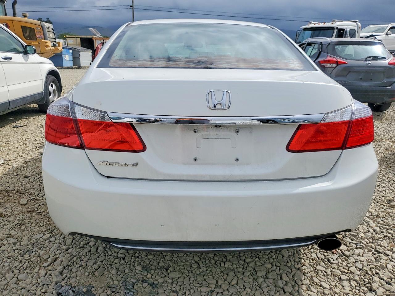 2015 HONDA ACCORD LX photo 11