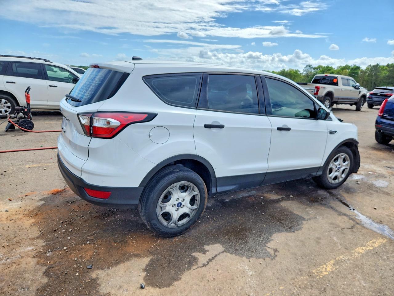 2017 FORD ESCAPE S photo 5