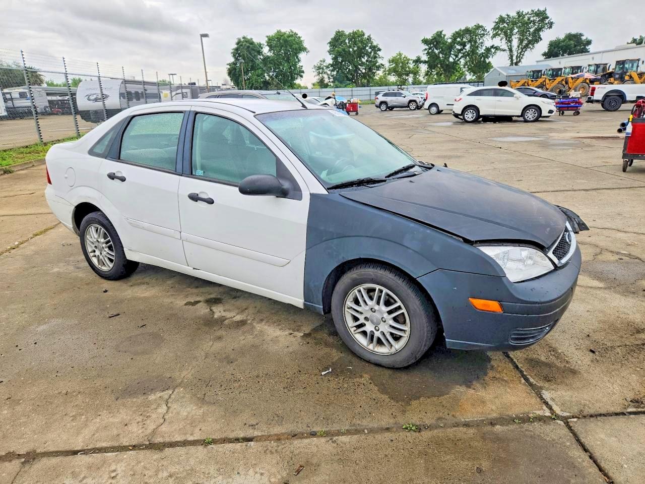 2007 FORD FOCUS ZX4 photo 10