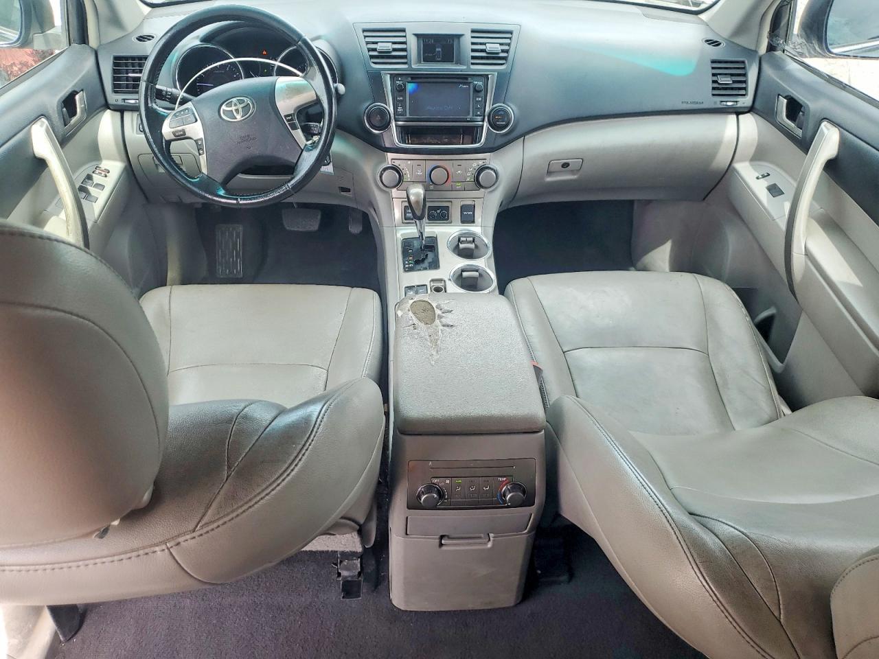 2013 TOYOTA HIGHLANDER SE photo 22