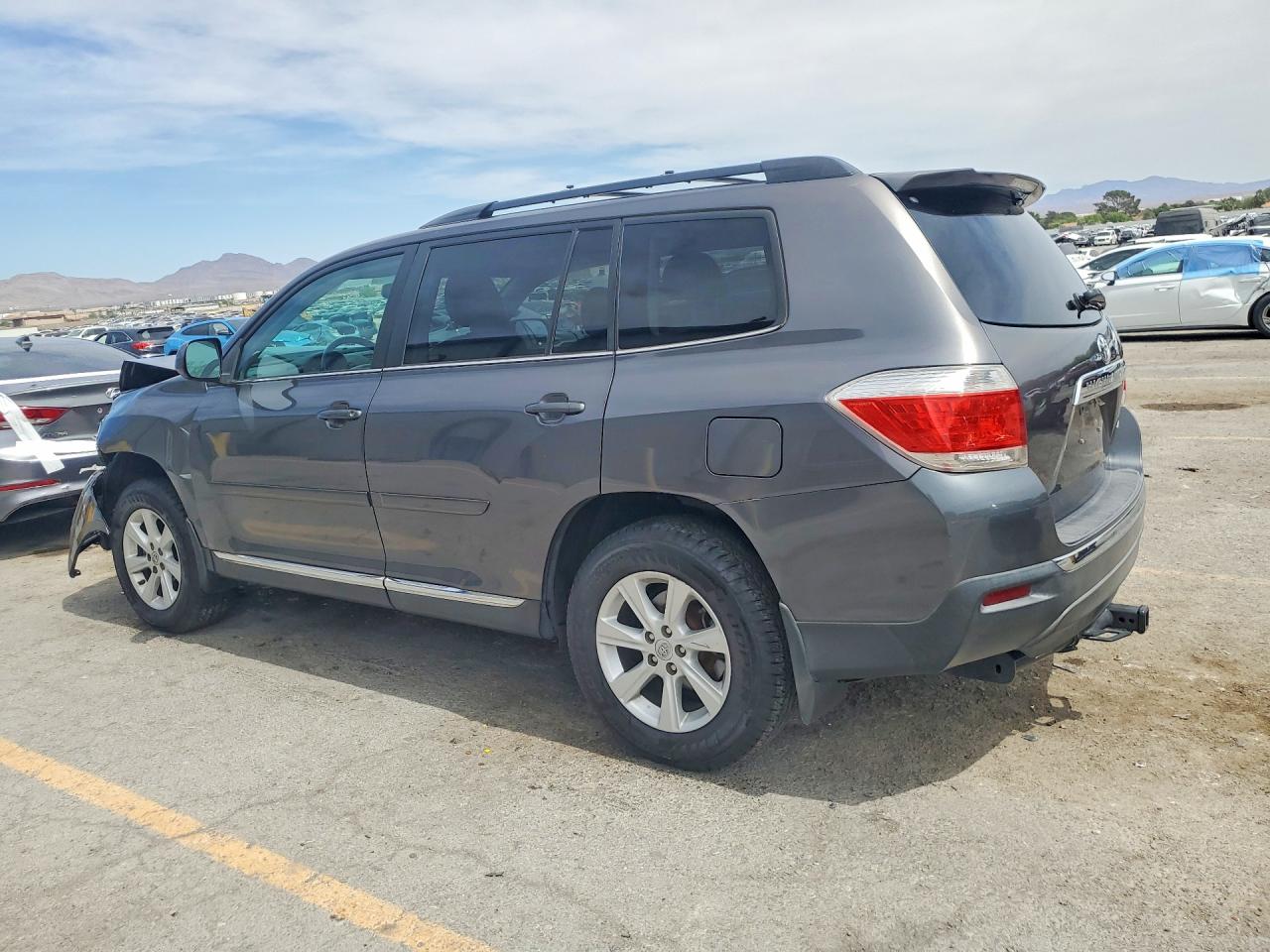2013 TOYOTA HIGHLANDER SE photo 4