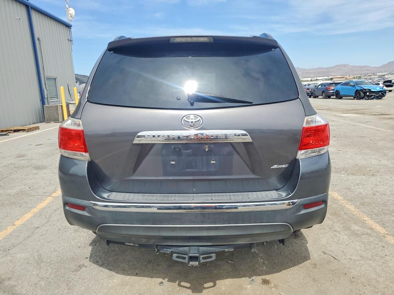 2013 TOYOTA HIGHLANDER SE photo 16
