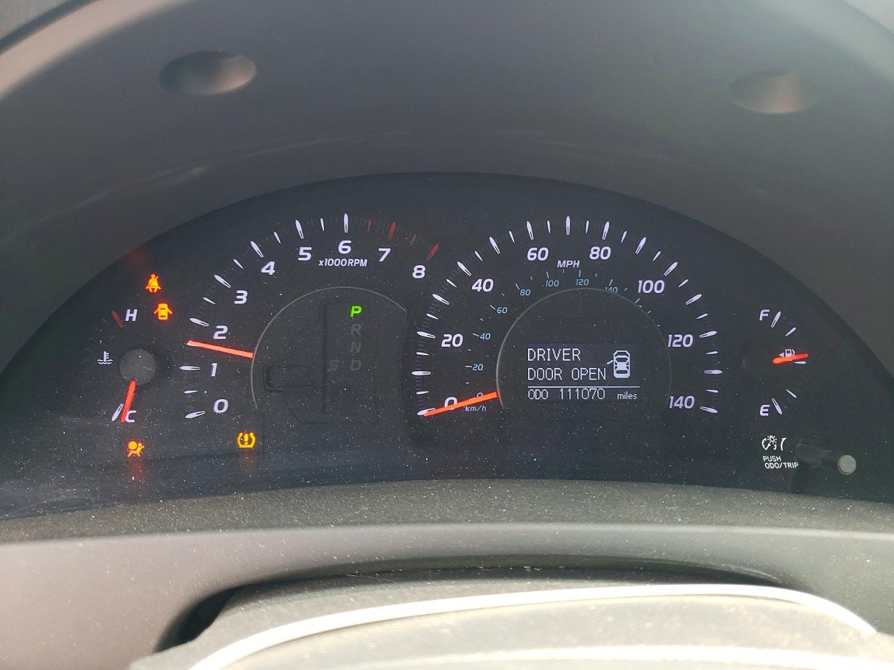 2011 TOYOTA CAMRY XLE photo 25