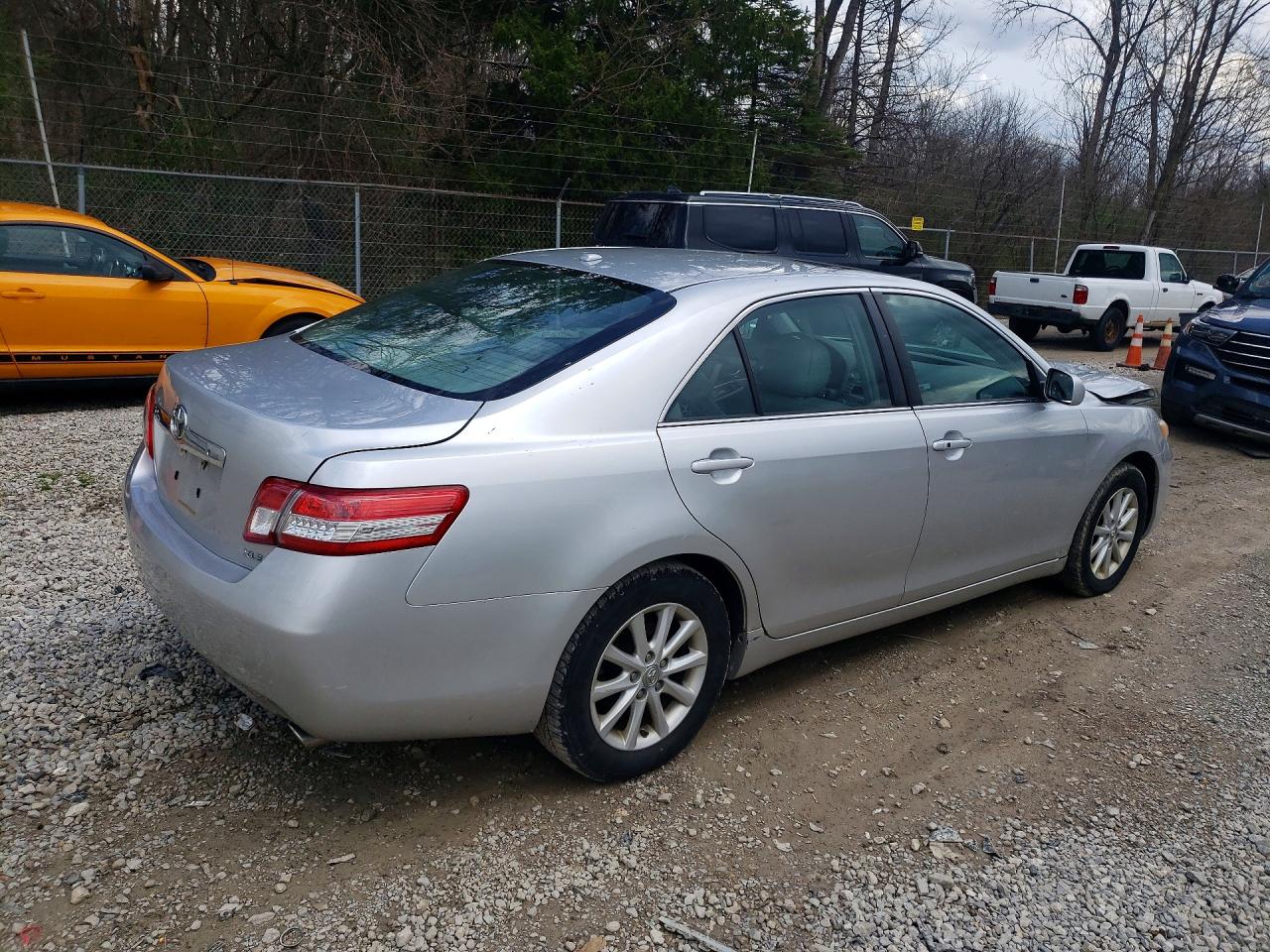 2011 TOYOTA CAMRY XLE photo 7