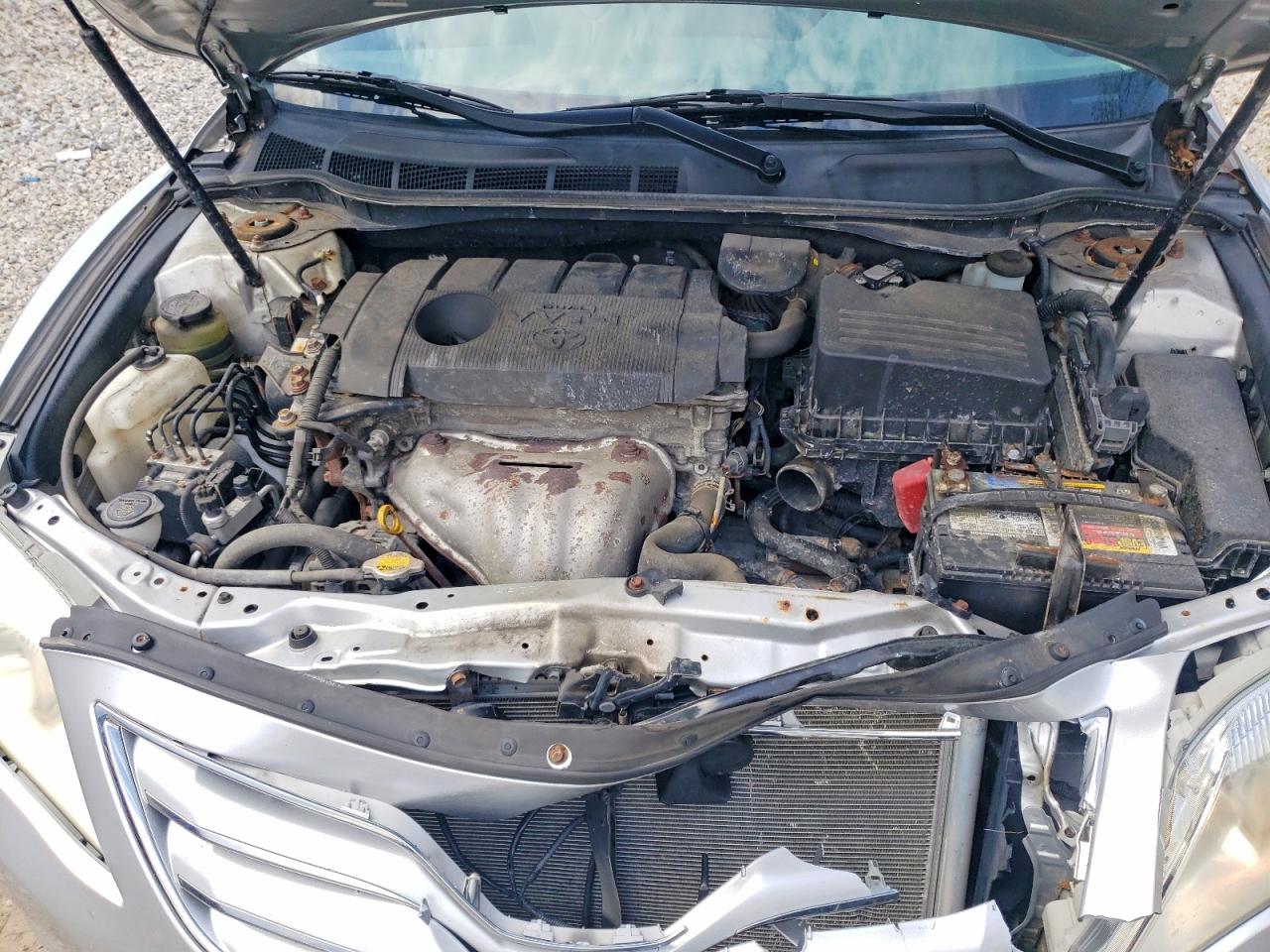 2011 TOYOTA CAMRY XLE photo 31