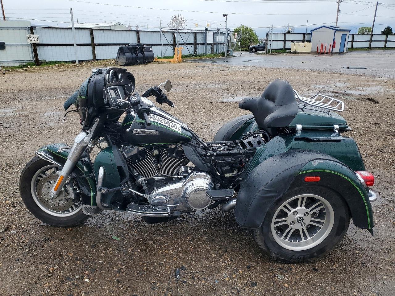 2016 HARLEY-DAVIDSON FLHTCUTG TRI GLIDE ULTRA photo 5
