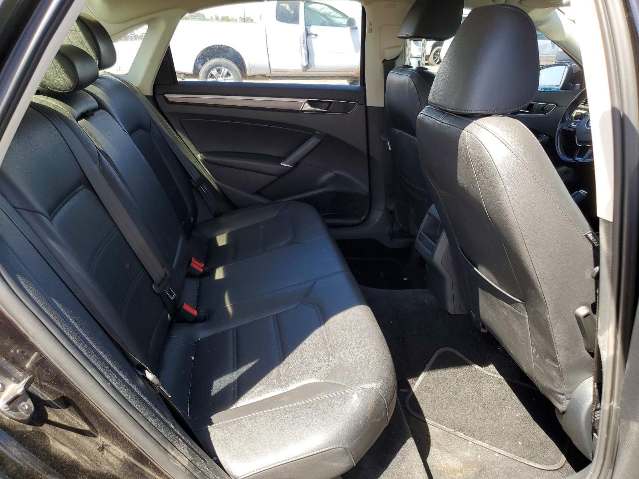2018 VOLKSWAGEN PASSAT S photo 10