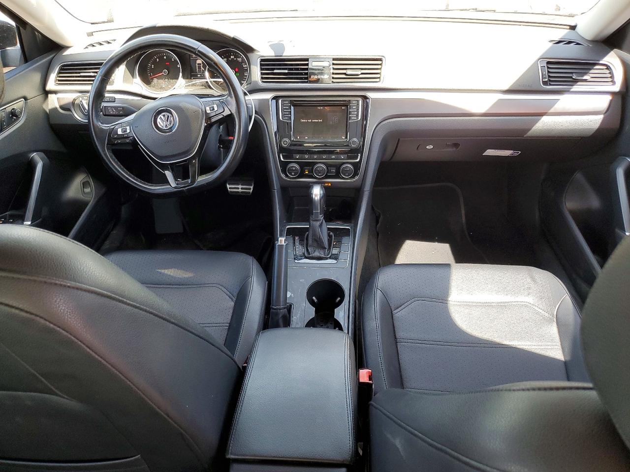 2018 VOLKSWAGEN PASSAT S photo 8