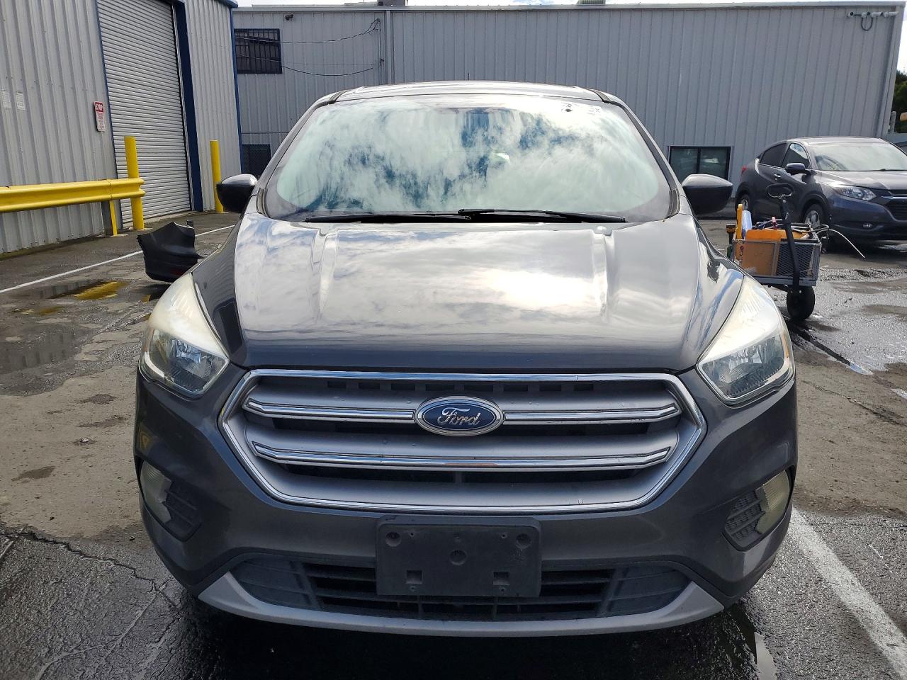 2017 FORD ESCAPE SE photo 9