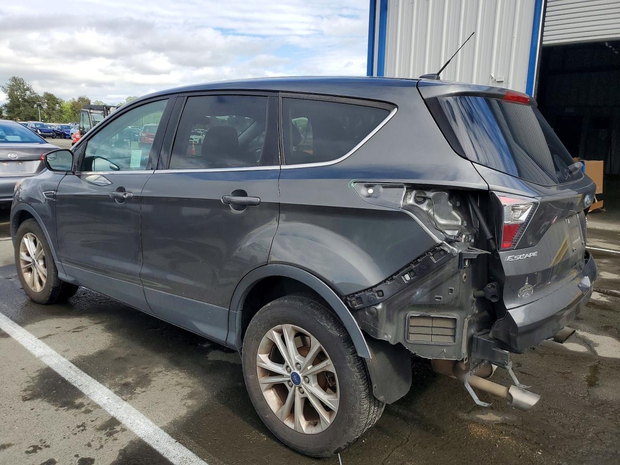 2017 FORD ESCAPE SE photo 3