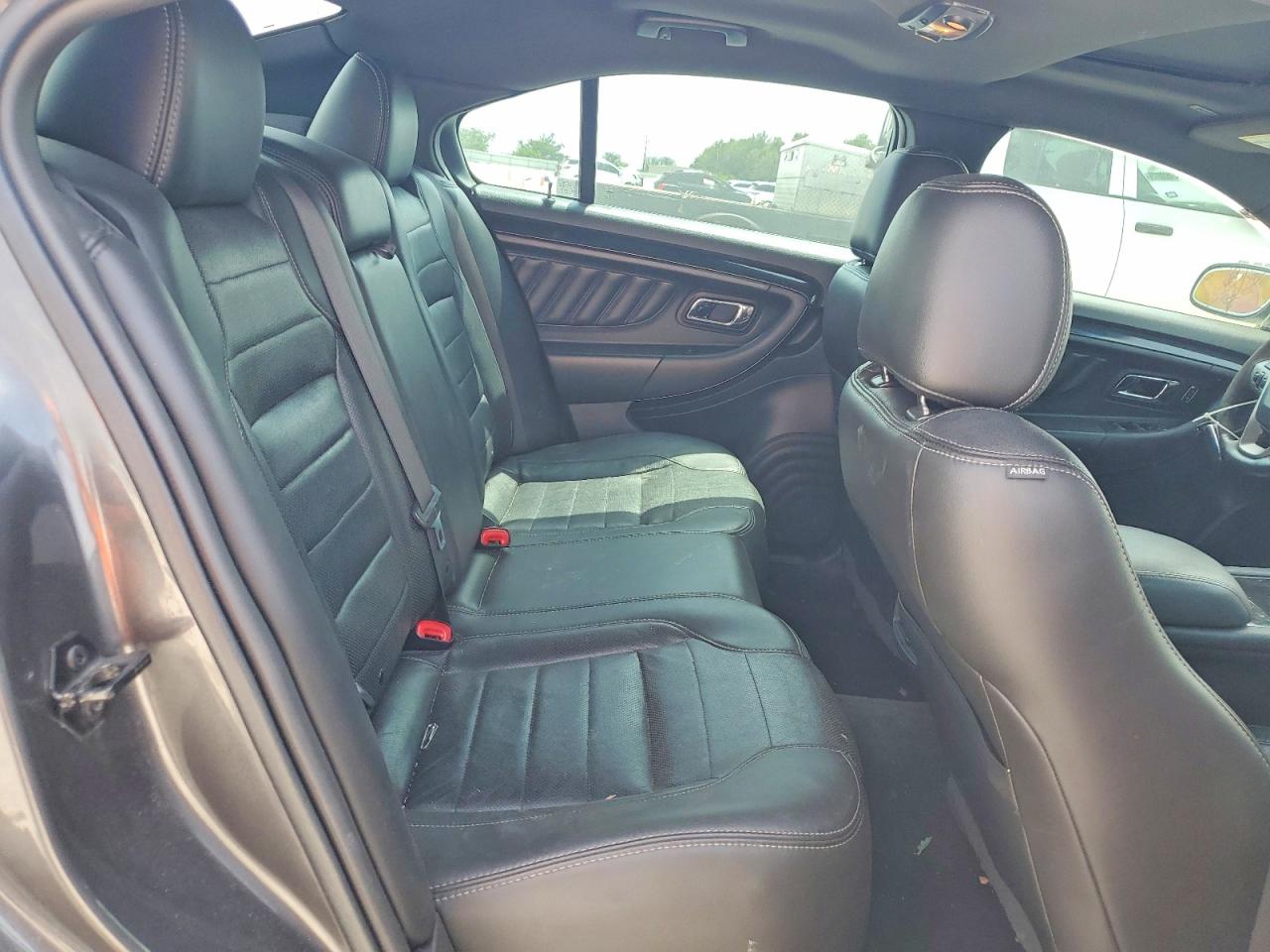 2015 FORD TAURUS photo 19