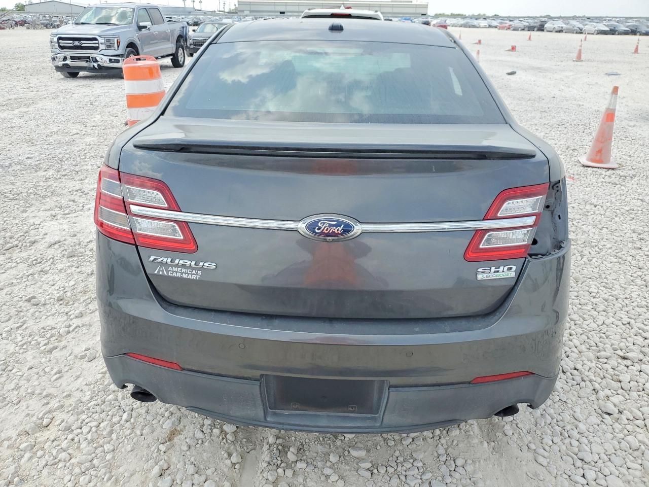 2015 FORD TAURUS photo 11