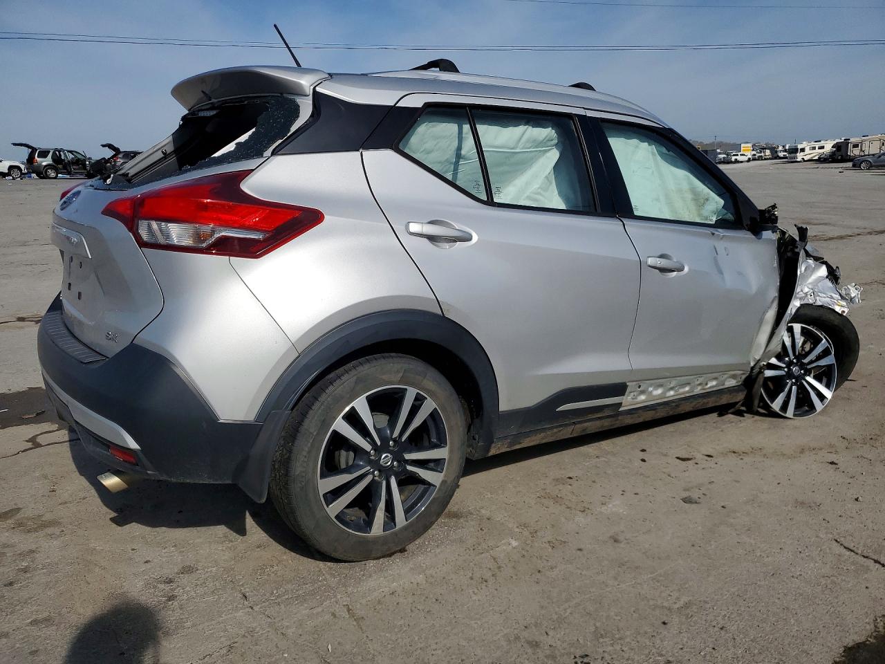2018 NISSAN KICKS SR photo 5