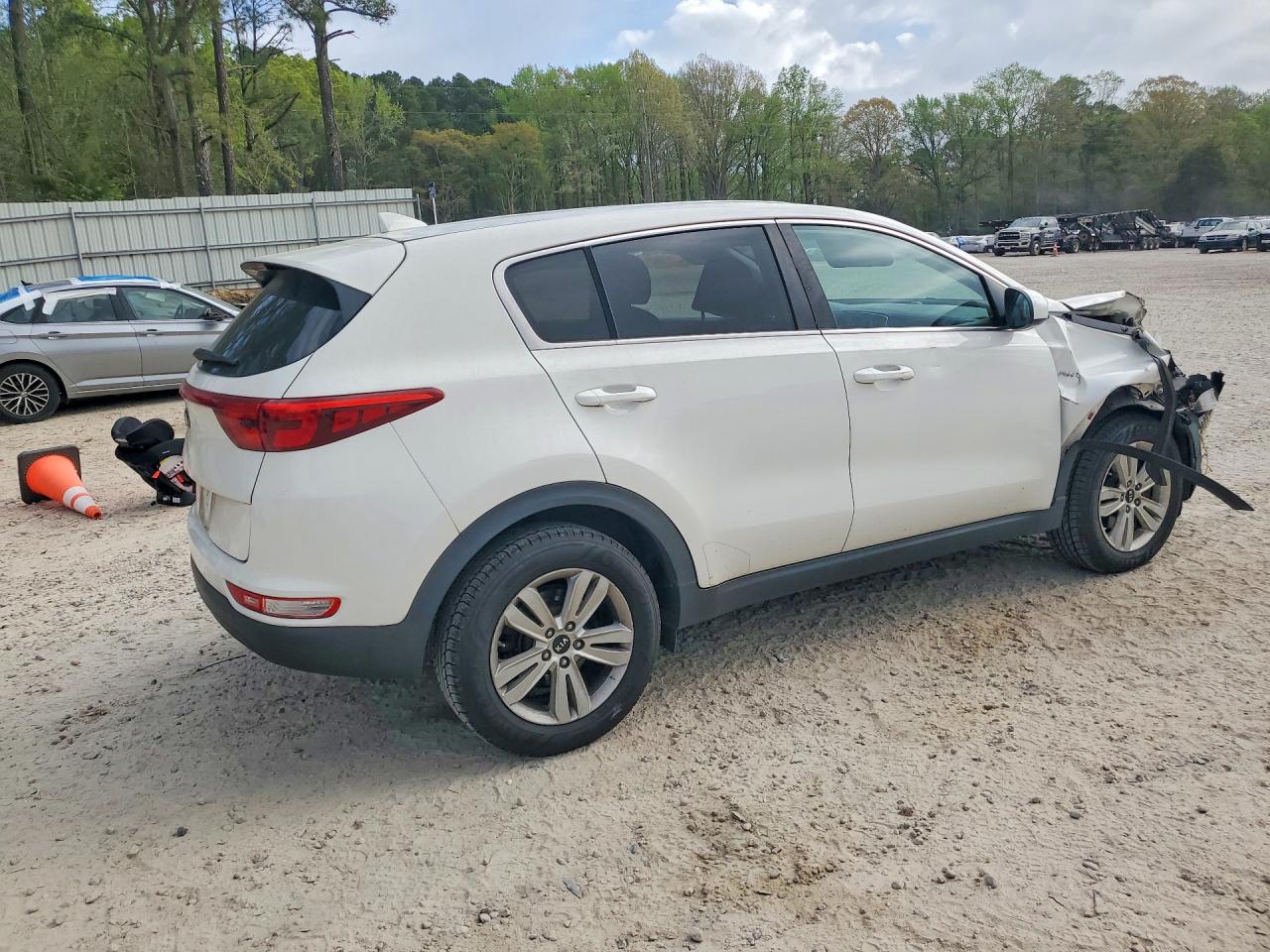 2018 KIA SPORTAGE LX photo 3
