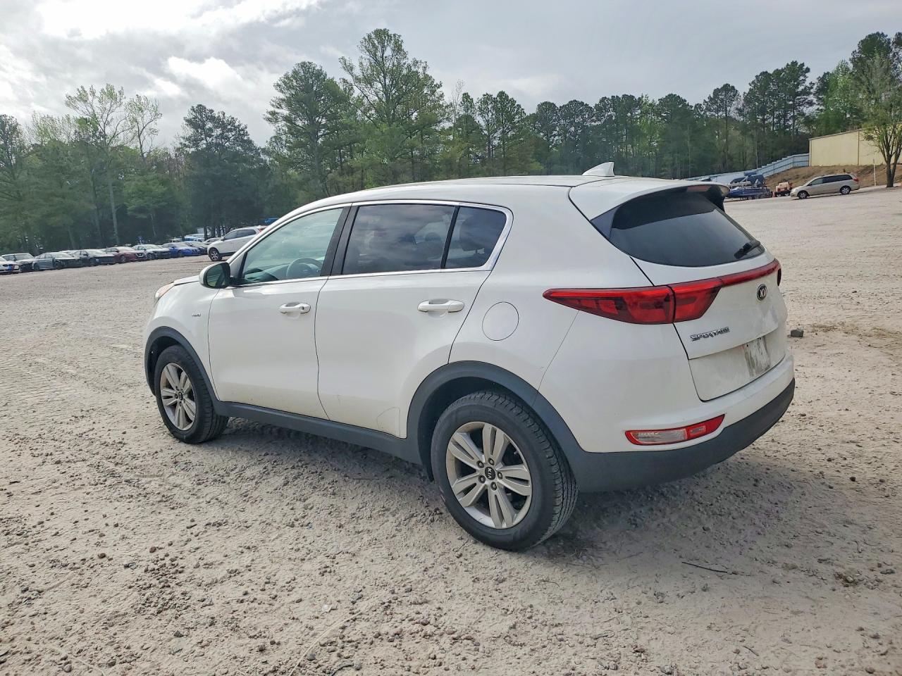2018 KIA SPORTAGE LX photo 2