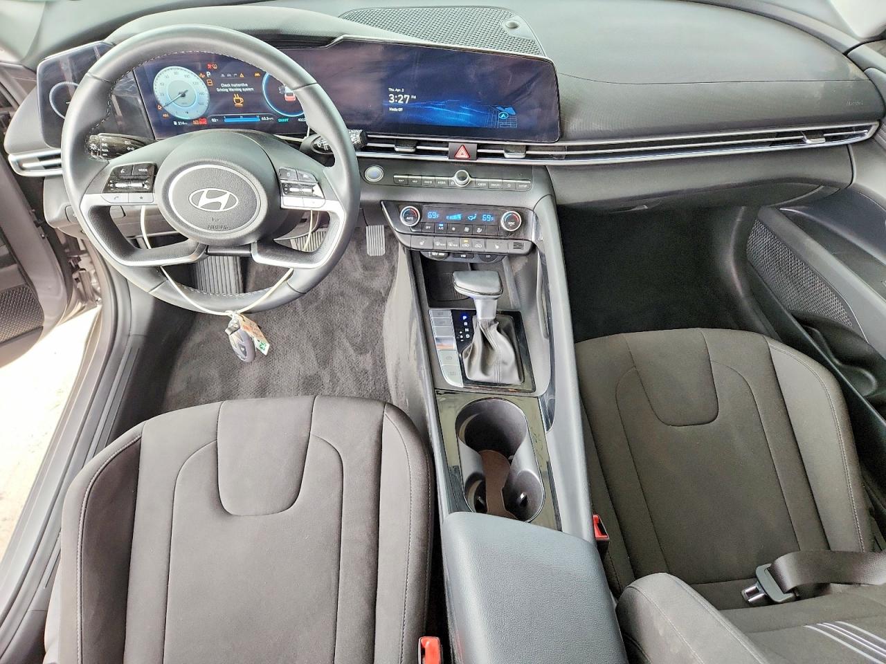 2025 HYUNDAI ELANTRA SEL CONVENIENCE photo 22