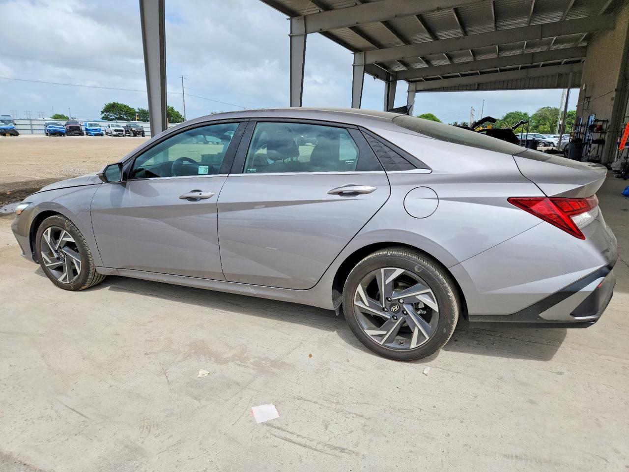 2025 HYUNDAI ELANTRA SEL CONVENIENCE photo 4