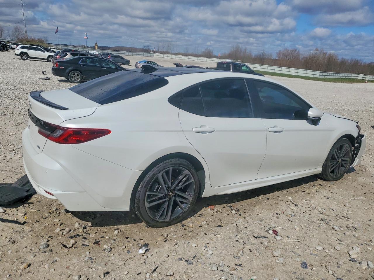 2025 TOYOTA CAMRY XSE photo 5