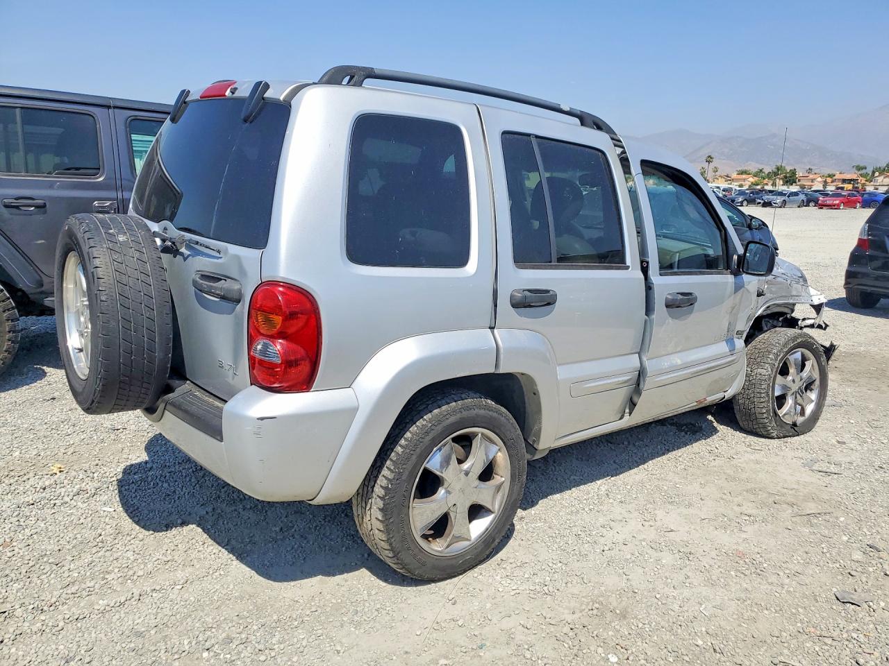 2003 JEEP LIBERTY photo 3